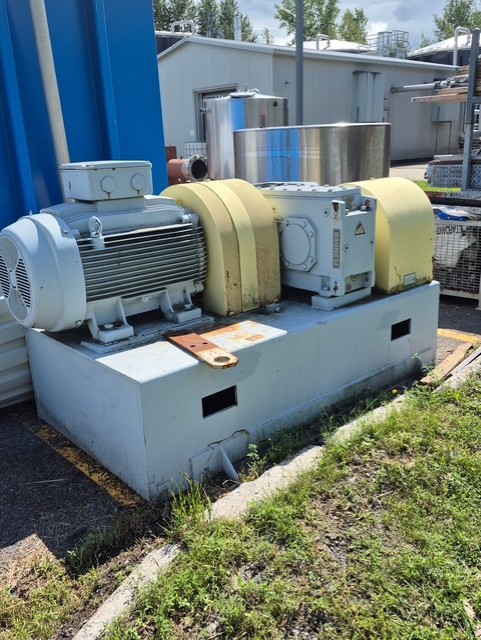 Separate motor and FLENDER gearbox drive assembly